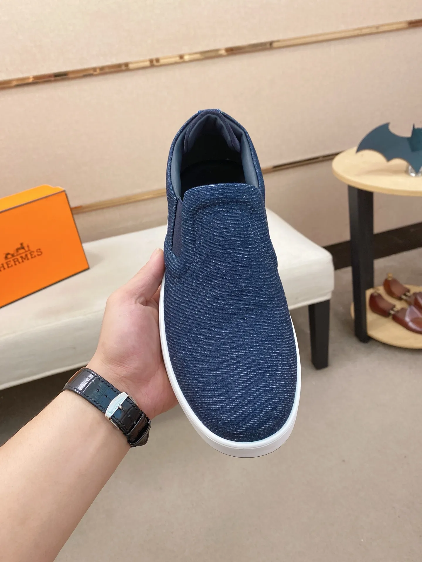 Men's clothing and shoes💰: 442💰《HERMES》【Classic original single version】Hermès; top 🔝purchase agent🔍🔍men's latest 🇺🇸 counter sales simultaneously, imported from Italy original ▲▲cowhide ▲▲ (high-end, nobility, class) ) Exquisite workmanship (Italian 🇮🇹 imported water-dyed 🐂 cowhide lining) sole: original sole provided by the original factory, ⚠️exclusive double-layer activity·TPR·rubber·combined molded outsole; super comfortable·wear-resistant·non-slip·environmental protection The real thing is more beautiful if you take the real thing (high quality, follow the order). You can enter and exit the counter at will * Number of yards: 38-44 (45 can be customized and cannot be returned or exchanged)
